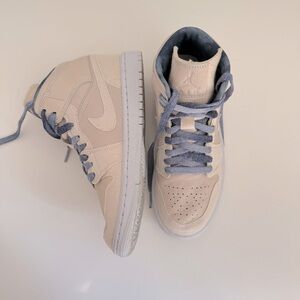 Nike Air Jordan 1 Mid SE Womens Size 6 Bone Blue Gray Sneakers Casual Retro